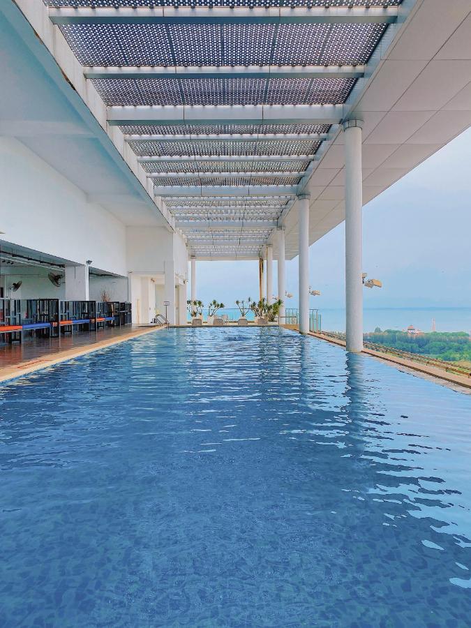 Straits Suite By C Homestay Malacca Exteriör bild
