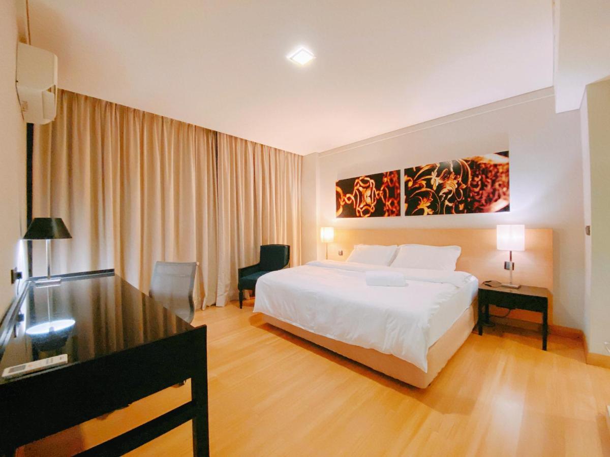 Straits Suite By C Homestay Malacca Exteriör bild