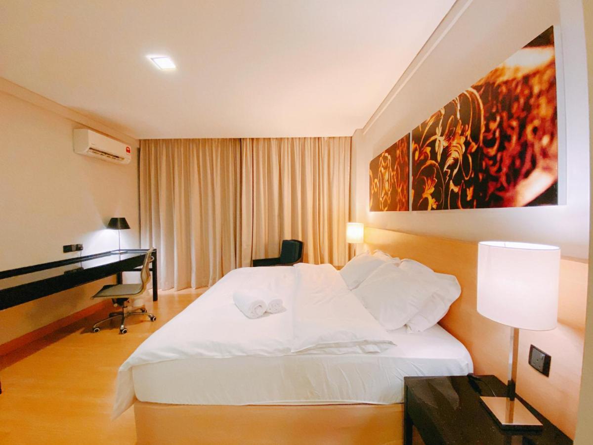 Straits Suite By C Homestay Malacca Exteriör bild