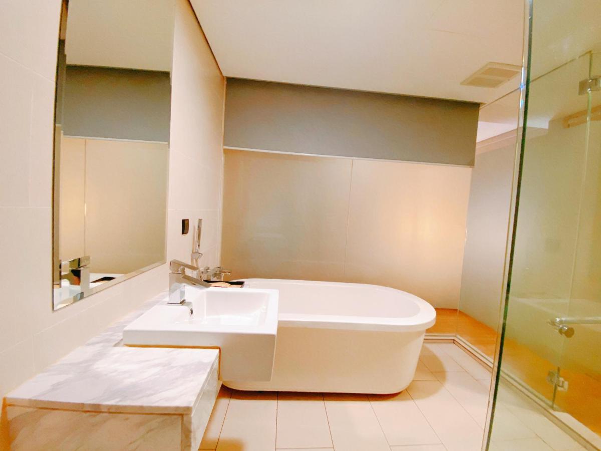 Straits Suite By C Homestay Malacca Exteriör bild