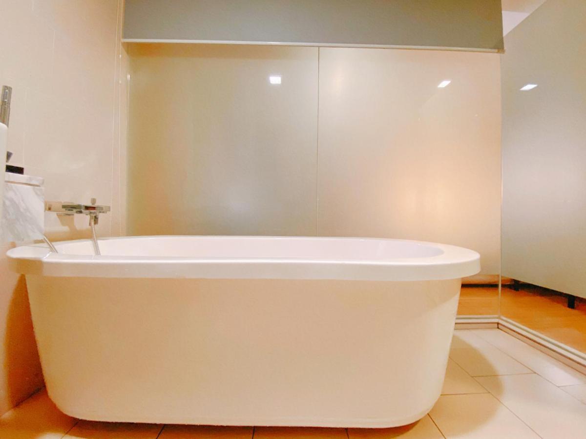 Straits Suite By C Homestay Malacca Exteriör bild