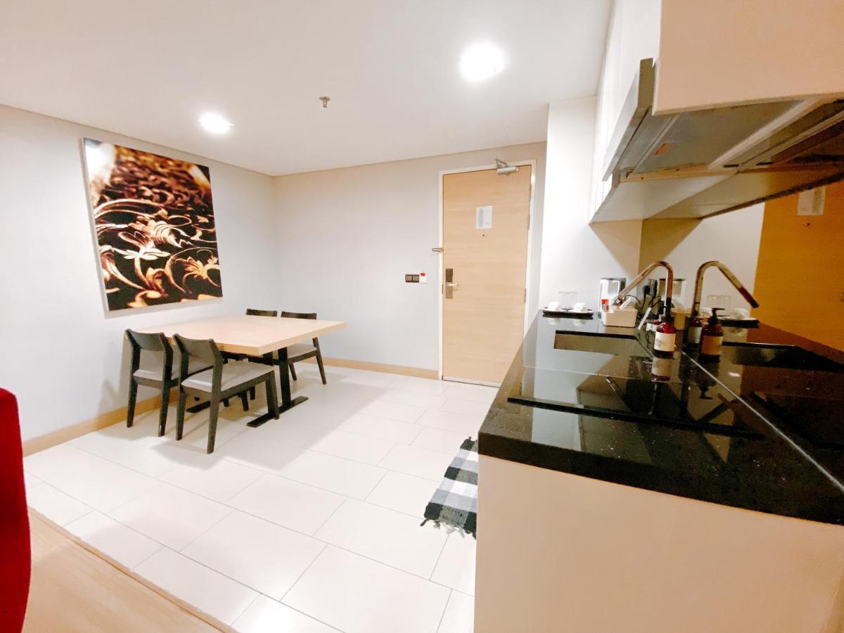 Straits Suite By C Homestay Malacca Exteriör bild