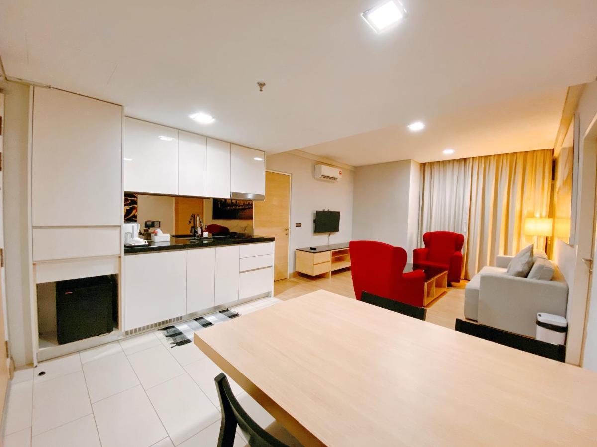 Straits Suite By C Homestay Malacca Exteriör bild