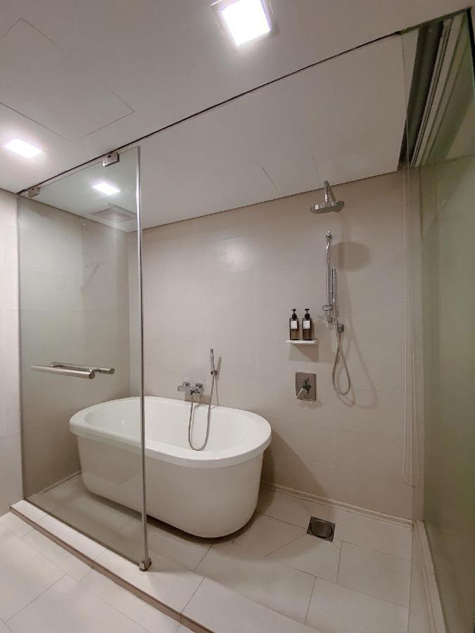 Straits Suite By C Homestay Malacca Exteriör bild