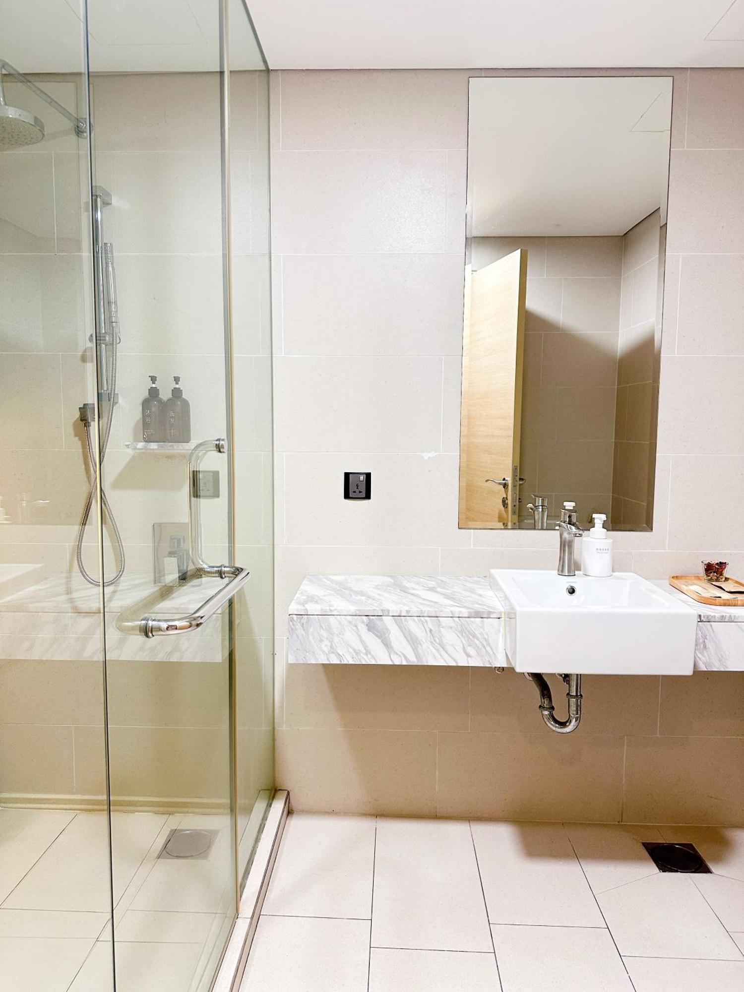 Straits Suite By C Homestay Malacca Exteriör bild